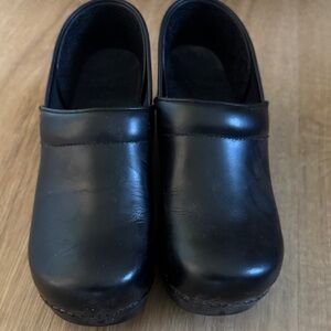 Dansko Black Leather Slip-On Shoes sz 40 Women’s